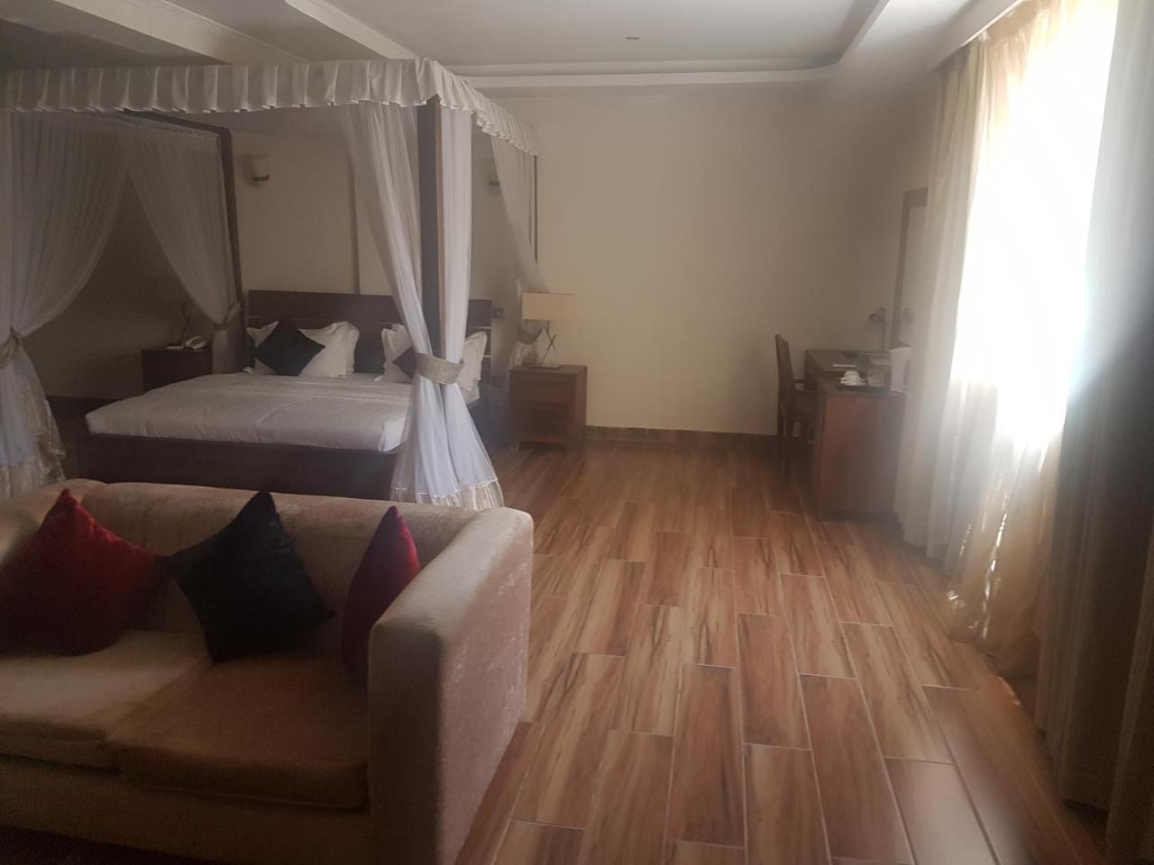 The Vic Hotel Kisumu Bagian luar foto