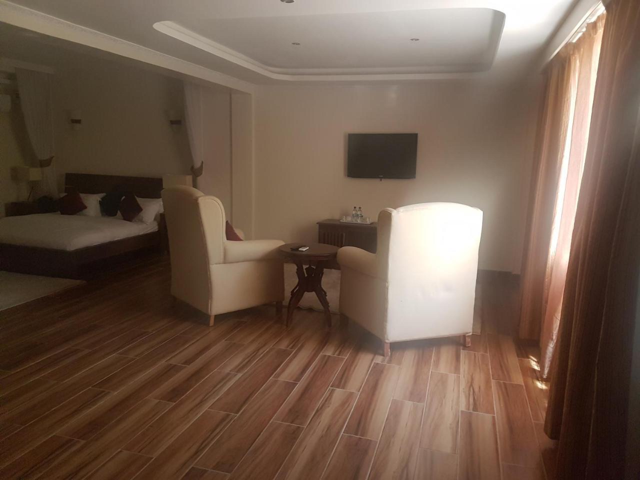 The Vic Hotel Kisumu Bagian luar foto
