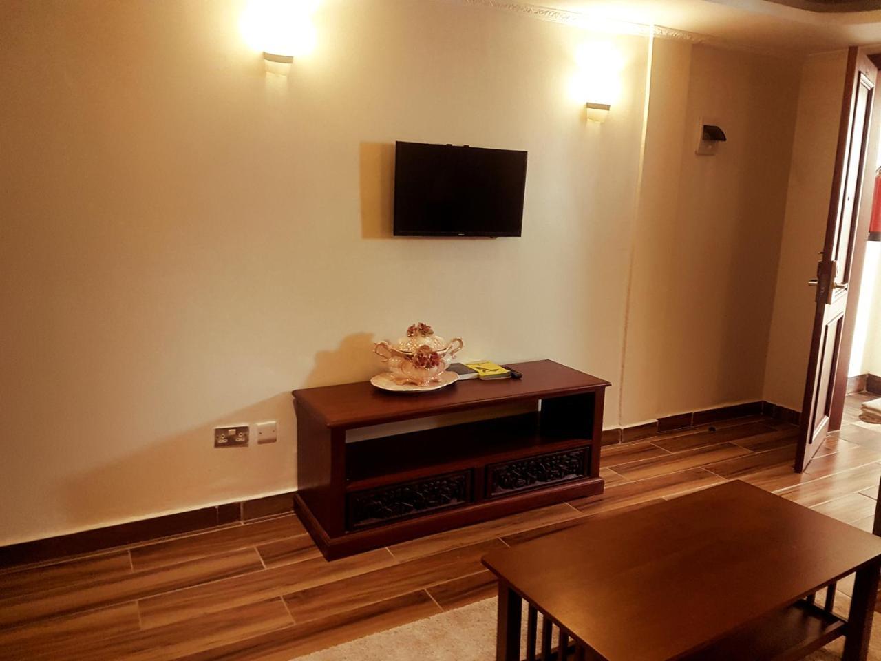 The Vic Hotel Kisumu Bagian luar foto